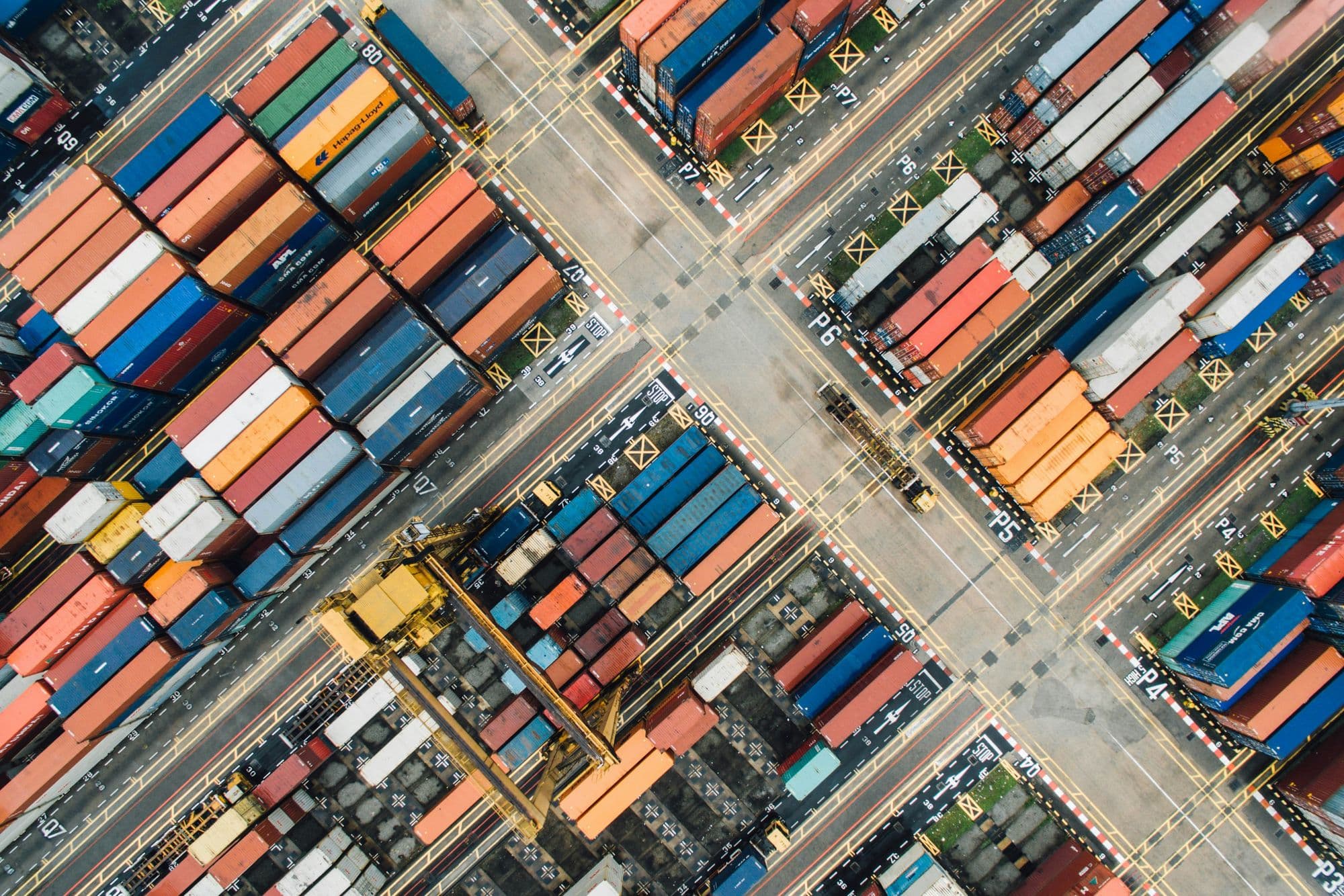 Vista aérea de pátio de contêineres do Porto de Santos
